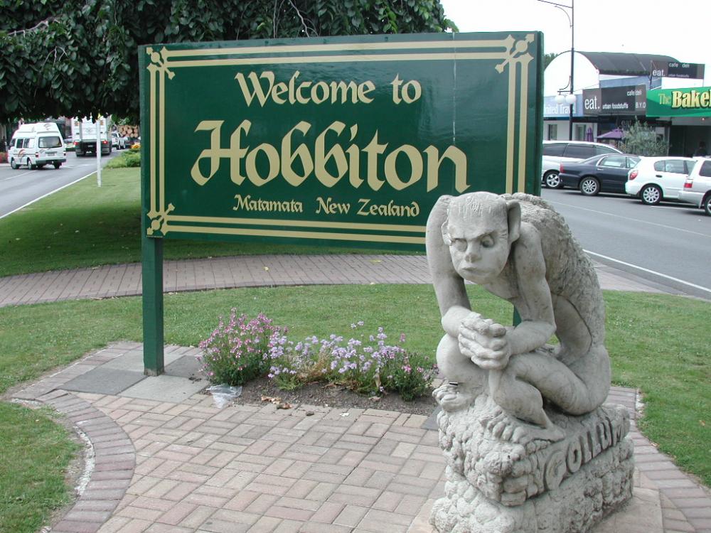 Hobbiton_sign_in_Matamata.jpg